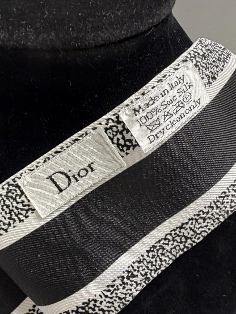 EUC Christian Dior Toile de Jouy Reverse Capri Mitzah scarf - grey & white silk.